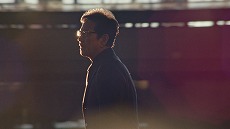 画像ギャラリー No.009のサムネイル画像 / 栗山英樹さんがピッチングを披露。「プロ野球RISING」新TVCM「駆け上がれ、新世代」篇の放送がスタート