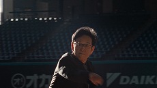 画像ギャラリー No.017のサムネイル画像 / 栗山英樹さんがピッチングを披露。「プロ野球RISING」新TVCM「駆け上がれ、新世代」篇の放送がスタート
