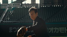 画像ギャラリー No.024のサムネイル画像 / 栗山英樹さんがピッチングを披露。「プロ野球RISING」新TVCM「駆け上がれ、新世代」篇の放送がスタート