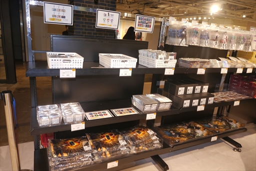 画像ギャラリー No.003のサムネイル画像 / 「神魔狩りのツクヨミ1st POPUP STORE」レポート。初のポップアップストアが渋谷でスタート。金子一馬氏のサイン会は11月16日にも開催予定