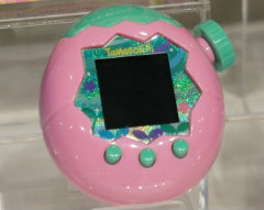 たまごっちシリーズ最新作「Tamagotchi Paradise」は，お世話の視点を切り替えられる“ズーム機能”を搭載。開発背景などが語られた発表会をレポート