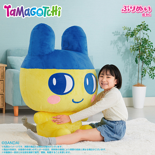 画像ギャラリー No.002のサムネイル画像 / 「たまごっち」より全長約95cmの“超BIG”な「まめっち」のぬいぐるみが登場。お値段は6万6000円（税込）