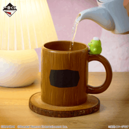 画像ギャラリー No.001のサムネイル画像 / 「一番くじ たまごっちのプチプチおみせっち」第2弾に登場する，お湯を注ぐとデザインが変わるマグカップがかわいい。ローソンなどで販売予定