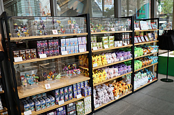 画像ギャラリー No.013のサムネイル画像 / 「Pokémon LEGENDS Z-A」の世界観を表現したスペシャルイベントが，東京・SHIBUYA TSUTAYAにて期間限定で開催中。昼夜で異なる顔を見せるミアレシティを再現