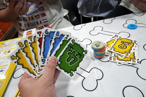 画像ギャラリー No.008のサムネイル画像 / ［プレイレポ］数字もルールも自由自在。いつも人気の“大富豪系”注目作「マッチ売りの大富豪」「イノシシ・カニ・フンコロガシ」を紹介