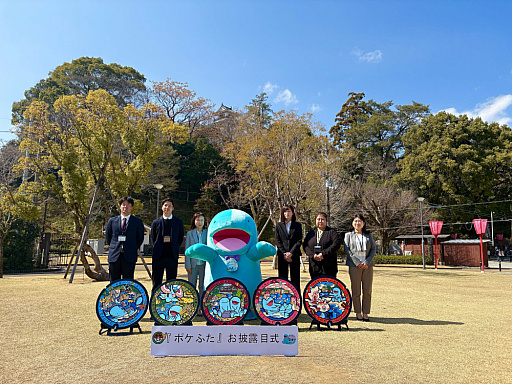 画像ギャラリー No.002のサムネイル画像 / 高知県の「ポケふた」第3弾がお披露目に。ヌオーと共にメッソンやメタモン,トサキントなどが描かれる