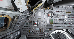 画像ギャラリー No.026のサムネイル画像 / 膨大な数のスイッチや計器におののく。「Reentry - A Space Flight Simulator」で,アポロ宇宙船の操縦(のごく一部)を体験してみた