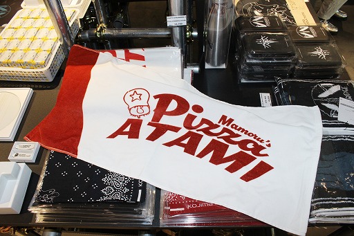 画像ギャラリー No.004のサムネイル画像 / 渋谷PARCOに「KOJIMA PRODUCTIONS × PARCO GAMES STRAND STORE」本日オープン。約3か月にわたり多数のコラボグッズを販売。パンチの利いたコラボメニューも注目
