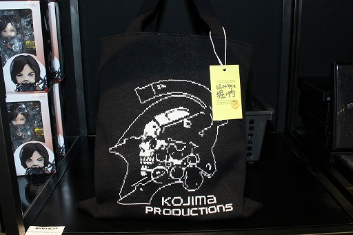画像ギャラリー No.010のサムネイル画像 / 渋谷PARCOに「KOJIMA PRODUCTIONS × PARCO GAMES STRAND STORE」本日オープン。約3か月にわたり多数のコラボグッズを販売。パンチの利いたコラボメニューも注目