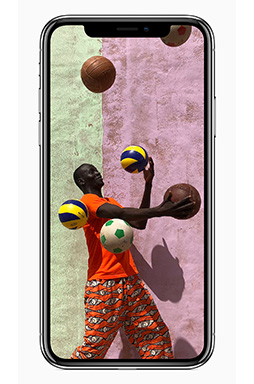画像ギャラリー No.004のサムネイル画像 / Apple，前面ほぼ全体を有機ELパネルが覆う「iPhone X」を発表。既存路線を継承するスマートフォン「iPhone 8 Plus」「iPhone 8」も