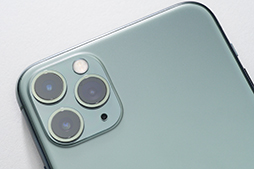 画像ギャラリー No.002のサムネイル画像 / ボトムズみたいなビジュアルの「iPhone 11 Pro Max」レビュー。むせるほど安定したゲーム向け端末で機種変更検討中の人にお勧めだ