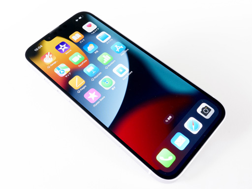 画像ギャラリー No.001のサムネイル画像 / 写真で見る「iPhone 14 Plus」。新たに加わった大画面モデルを前世代のハイエンド製品と比較してみた