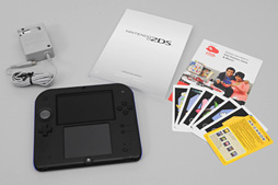 画像ギャラリー No.005のサムネイル画像 / 「Nintendo 2DS」分解レポート。立体視非対応の“廉価版3DS”,その中身は?