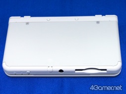 画像ギャラリー No.009のサムネイル画像 / Newニンテンドー3DS&LLが本日発売。さっそく手に入れたのでパッケージの中身を確認