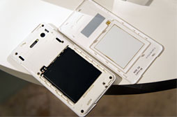 画像ギャラリー No.014のサムネイル画像 / KDDI,「INFOBAR A02」を発表。2月中旬の発売前に軽く触ってみた