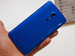 画像ギャラリー No.005のサムネイル画像 / KDDIの2013冬モデルスマートフォン&タブレットを触ってきた。スペックは横一線で使い勝手に工夫を凝らした製品が目立つ