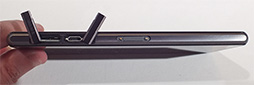 画像ギャラリー No.016のサムネイル画像 / KDDIの2013冬モデルスマートフォン&タブレットを触ってきた。スペックは横一線で使い勝手に工夫を凝らした製品が目立つ