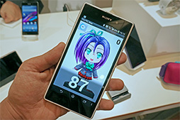 画像ギャラリー No.021のサムネイル画像 / KDDIの2013冬モデルスマートフォン&タブレットを触ってきた。スペックは横一線で使い勝手に工夫を凝らした製品が目立つ