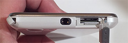 画像ギャラリー No.035のサムネイル画像 / KDDIの2013冬モデルスマートフォン&タブレットを触ってきた。スペックは横一線で使い勝手に工夫を凝らした製品が目立つ