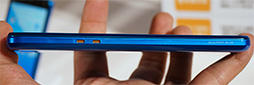 画像ギャラリー No.037のサムネイル画像 / KDDIの2013冬モデルスマートフォン&タブレットを触ってきた。スペックは横一線で使い勝手に工夫を凝らした製品が目立つ