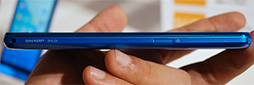 画像ギャラリー No.038のサムネイル画像 / KDDIの2013冬モデルスマートフォン&タブレットを触ってきた。スペックは横一線で使い勝手に工夫を凝らした製品が目立つ