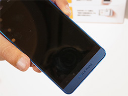 画像ギャラリー No.039のサムネイル画像 / KDDIの2013冬モデルスマートフォン&タブレットを触ってきた。スペックは横一線で使い勝手に工夫を凝らした製品が目立つ