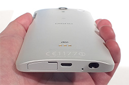 画像ギャラリー No.045のサムネイル画像 / KDDIの2013冬モデルスマートフォン&タブレットを触ってきた。スペックは横一線で使い勝手に工夫を凝らした製品が目立つ