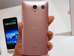 画像ギャラリー No.046のサムネイル画像 / KDDIの2013冬モデルスマートフォン&タブレットを触ってきた。スペックは横一線で使い勝手に工夫を凝らした製品が目立つ