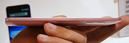 画像ギャラリー No.047のサムネイル画像 / KDDIの2013冬モデルスマートフォン&タブレットを触ってきた。スペックは横一線で使い勝手に工夫を凝らした製品が目立つ