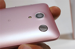 画像ギャラリー No.048のサムネイル画像 / KDDIの2013冬モデルスマートフォン&タブレットを触ってきた。スペックは横一線で使い勝手に工夫を凝らした製品が目立つ