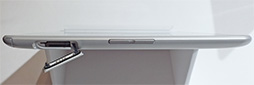 画像ギャラリー No.062のサムネイル画像 / KDDIの2013冬モデルスマートフォン&タブレットを触ってきた。スペックは横一線で使い勝手に工夫を凝らした製品が目立つ