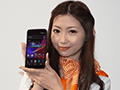 KDDI，2014春モデルのスマートフォン5製品などを発表。曲面ボディのスマホや6.4インチファブレットに注目