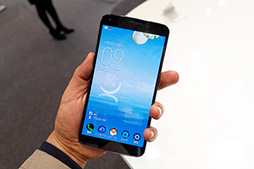 画像ギャラリー No.003のサムネイル画像 / KDDIの2014春モデルのスマートフォン&タブレットをチェック。大画面ファブレットにコンパクトなハイスペック機と充実したラインナップ