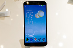 画像ギャラリー No.008のサムネイル画像 / KDDIの2014春モデルのスマートフォン&タブレットをチェック。大画面ファブレットにコンパクトなハイスペック機と充実したラインナップ