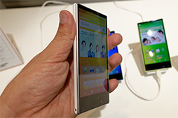 画像ギャラリー No.043のサムネイル画像 / KDDIの2014春モデルのスマートフォン&タブレットをチェック。大画面ファブレットにコンパクトなハイスペック機と充実したラインナップ