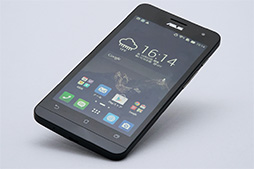 画像ギャラリー No.002のサムネイル画像 / ASUS製スマホ「ZenFone 5」ファーストインプレッション。SIMロックフリーで低価格なLTE対応スマホの実力は?