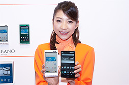 画像ギャラリー No.002のサムネイル画像 / KDDIの2014年冬モデルスマートフォン2製品のテストレポートを掲載。マイナーチェンジだがレスポンスの改善は体感できる