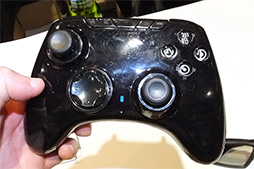 画像ギャラリー No.013のサムネイル画像 / ［CES 2015］PS Vita風デザインの“ゲームパッド付きスマホ”「W1 3D」を展示会場で発見。取り急ぎ触ってきた