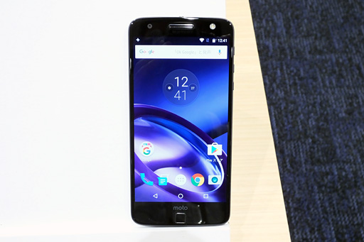 画像ギャラリー No.002のサムネイル画像 / Motorola，オプション装着で機能追加が可能なスマートフォン「Moto Z」「Moto Z Play」を国内発売