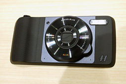 画像ギャラリー No.004のサムネイル画像 / Motorola，オプション装着で機能追加が可能なスマートフォン「Moto Z」「Moto Z Play」を国内発売
