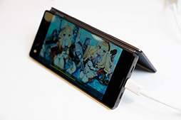 画像ギャラリー No.032のサムネイル画像 / ZTEの2画面スマホ「M Z-01K」テストレポート。復活のMEDIAS W的二つ折り端末は快適な“ながらゲームマシン”の可能性を秘める