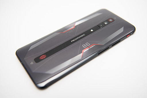 画像ギャラリー No.001のサムネイル画像 / 【PR】ゲーマー向けスマートフォン「RedMagic 6」は,2021年最強のスペックでゲームが楽しめる製品だ