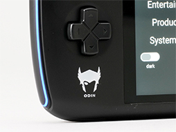 画像ギャラリー No.004のサムネイル画像 / Android搭載小型ゲーム機「Odin Pro」を写真でチェック。ゲームパッドが想像以上の出来栄えだ