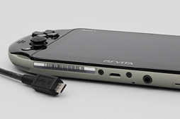 画像ギャラリー No.011のサムネイル画像 / 新型PS Vita「PCH-2000」分解レポート。コストダウンと薄型軽量化に向けた努力の跡が窺える
