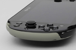 画像ギャラリー No.017のサムネイル画像 / 新型PS Vita「PCH-2000」分解レポート。コストダウンと薄型軽量化に向けた努力の跡が窺える