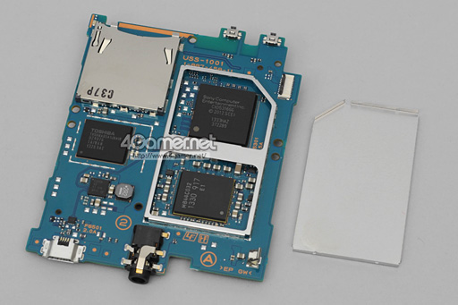 画像ギャラリー No.030のサムネイル画像 / 新型PS Vita「PCH-2000」分解レポート。コストダウンと薄型軽量化に向けた努力の跡が窺える