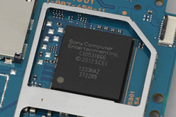 画像ギャラリー No.031のサムネイル画像 / 新型PS Vita「PCH-2000」分解レポート。コストダウンと薄型軽量化に向けた努力の跡が窺える