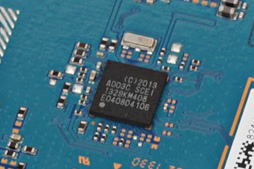 画像ギャラリー No.035のサムネイル画像 / 新型PS Vita「PCH-2000」分解レポート。コストダウンと薄型軽量化に向けた努力の跡が窺える