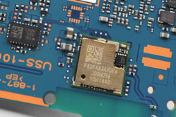 画像ギャラリー No.037のサムネイル画像 / 新型PS Vita「PCH-2000」分解レポート。コストダウンと薄型軽量化に向けた努力の跡が窺える