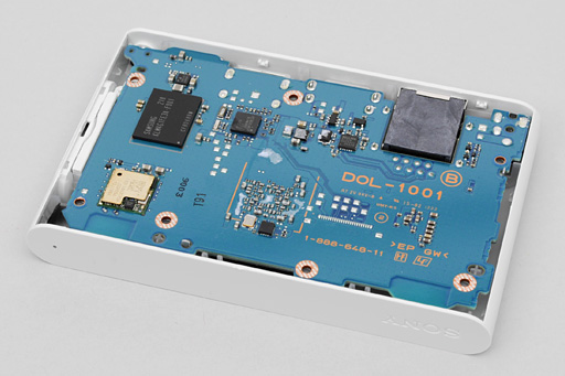 画像ギャラリー No.018のサムネイル画像 / 「PlayStation Vita TV」分解レポート。約1万円から買える「据え置き型Vita」は,格好よくスマートなキカイだった